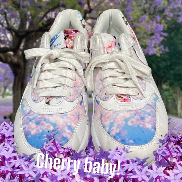 Nike Shoes - Like New! Nike Air Max Cherry Blossom Women’s Sneaker Size 9 womns